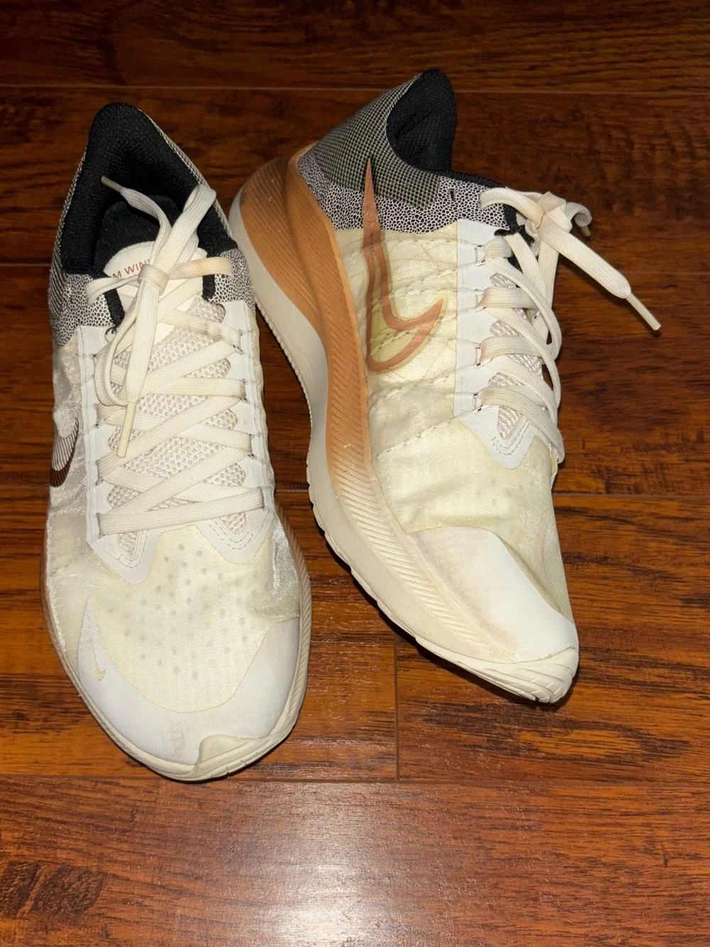 Nike Air Zoom Winflo 8 Premium Running Shoes Sail Metallic Copper Coin Sneakers